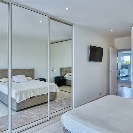 Spacious With Sea View *