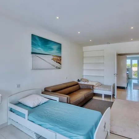 Spacious With Sea View * 昂蒂布