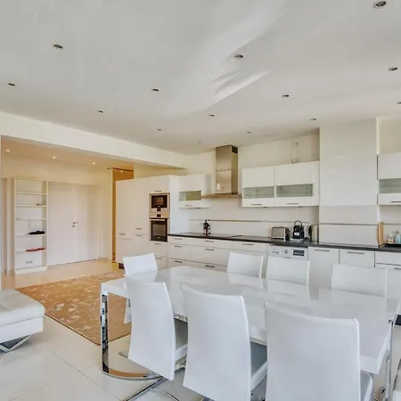 Spacious With Sea View *