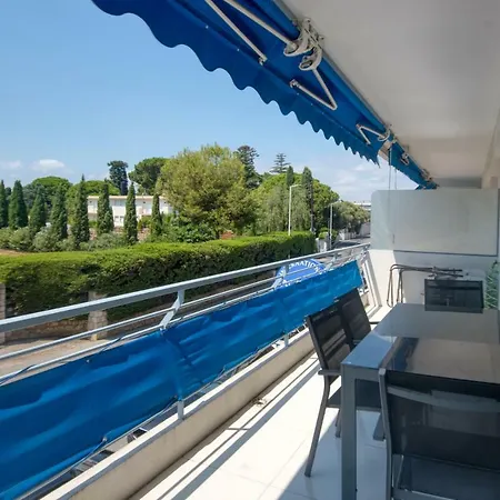 Spacious With Sea View Antibes